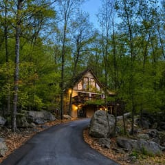 Rustic Hideout Retreat Game Room Sleeps 11