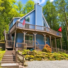 Brentwood Chalet | Sleeps 13 | The Hideout
