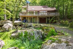 Pocono Retreat-The Hideout - Image 3