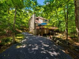 Cozy Masthope Escape | Hot Tub • Near Narrowsburg - Image 4