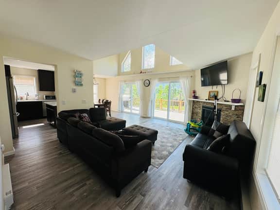 Lake Ariel Cottage-The Hideout - Image 2