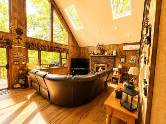 Rustic Hideout Retreat Game Room Sleeps 11 - Image 4