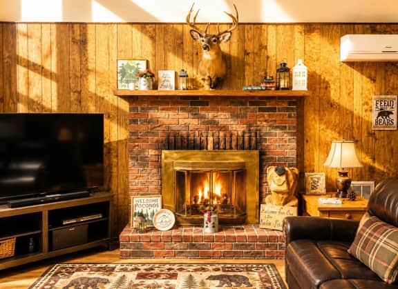 Rustic Hideout Retreat Game Room Sleeps 11 - Image 2