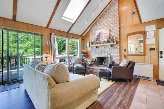 Pocono Retreat-The Hideout - Image 5