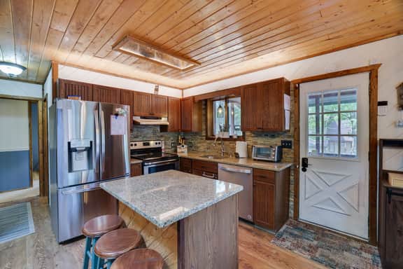The Cozy Cabin-The Hideout - Image 3