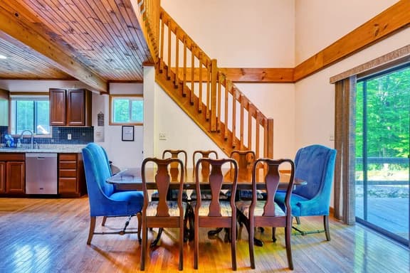 Up Cabin-The Hideout - Image 1