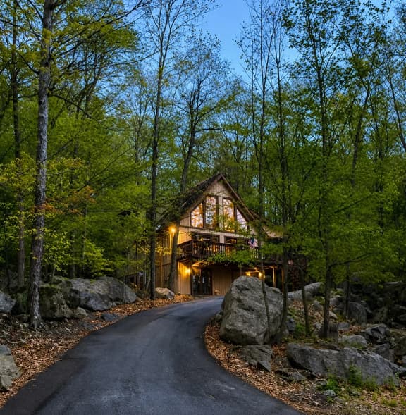 Rustic Hideout Retreat Game Room Sleeps 11 - Image 1