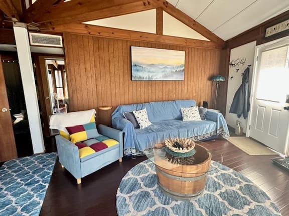The Treehouse Retreat-The Hideout - Image 1