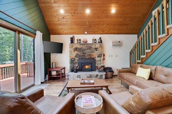 The Cozy Cabin-The Hideout - Image 1